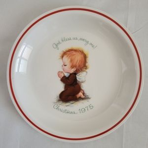 Vintage 1975 Staffordshire Christmas 9" Dinner Plate